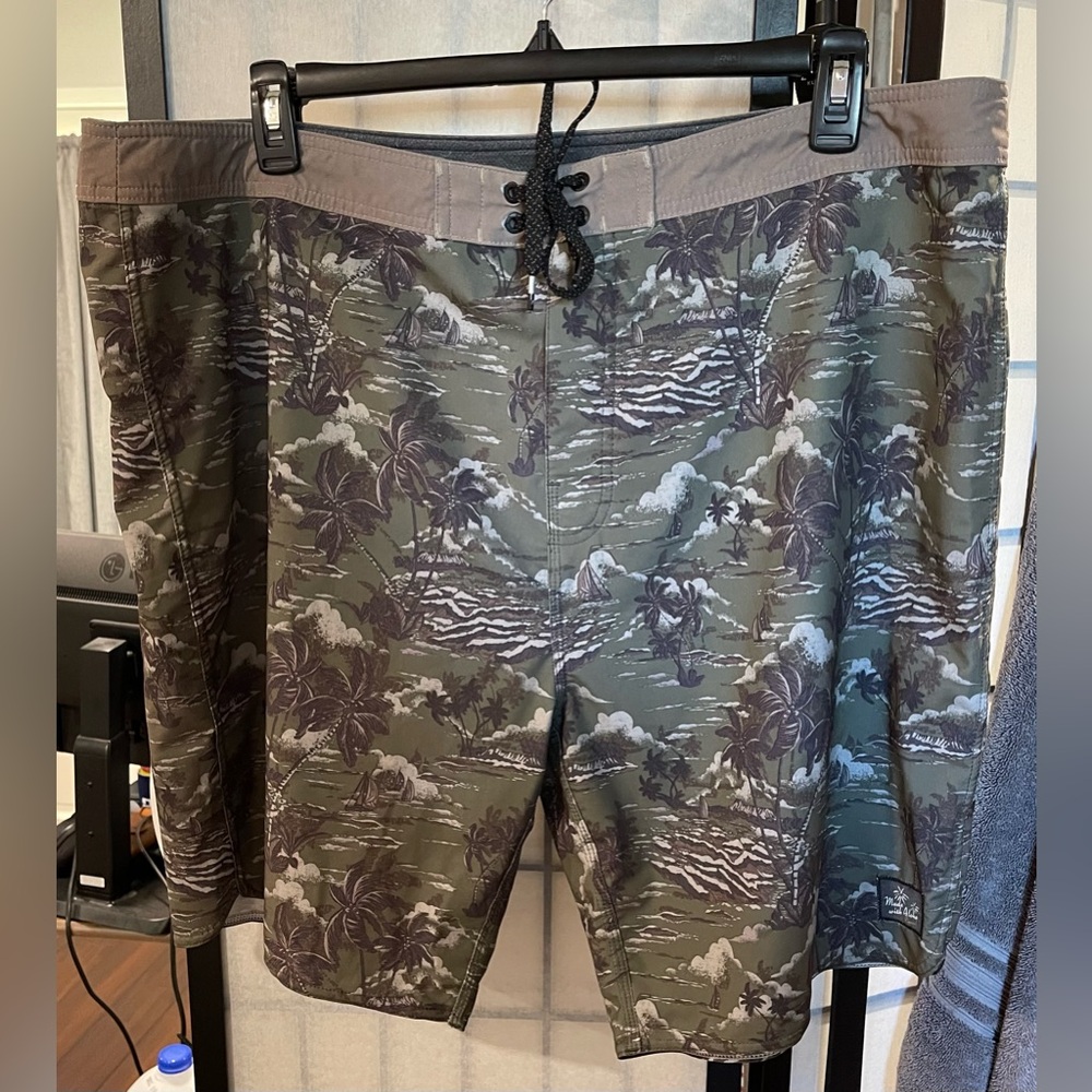 Rip Curl Mirage Daybreak Men’s Board Shorts 42 Waist Green Palm Trees